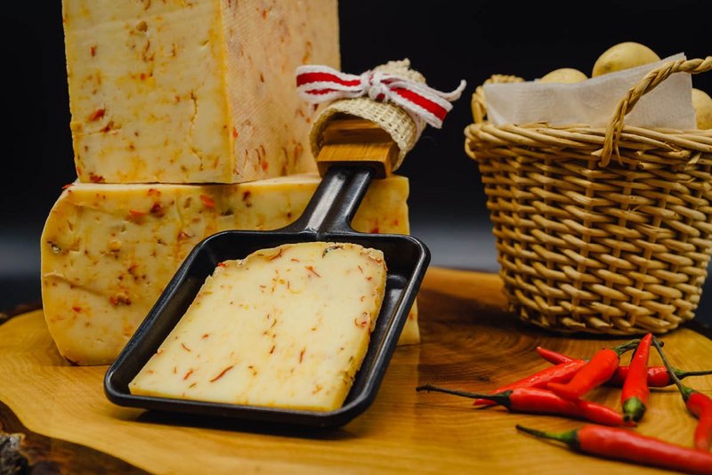 Ziegler delikat essen AG | Raclette | Chäsegge
